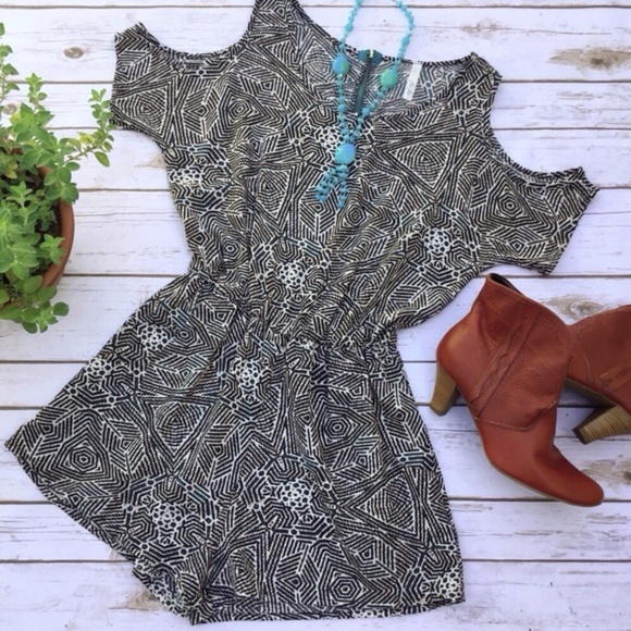 Fio Fio Cold Shoulder Tribal Print Festival Romper - Picture 1 of 7